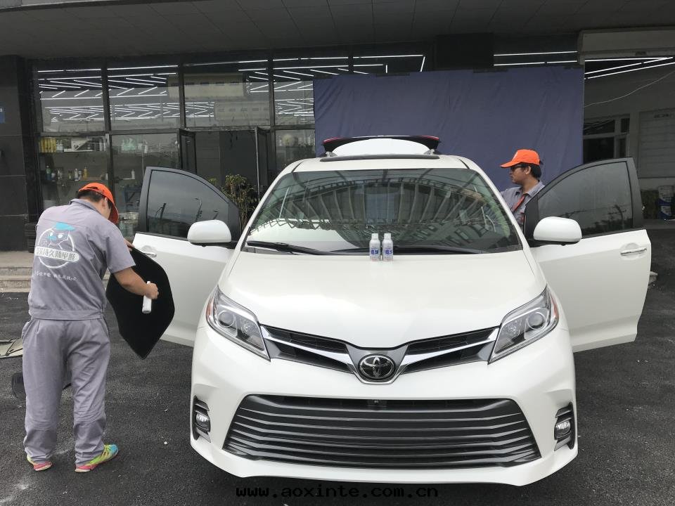 車內(nèi)腳(jiǎo)垫(diàn)噴涂施工治理(lǐ)