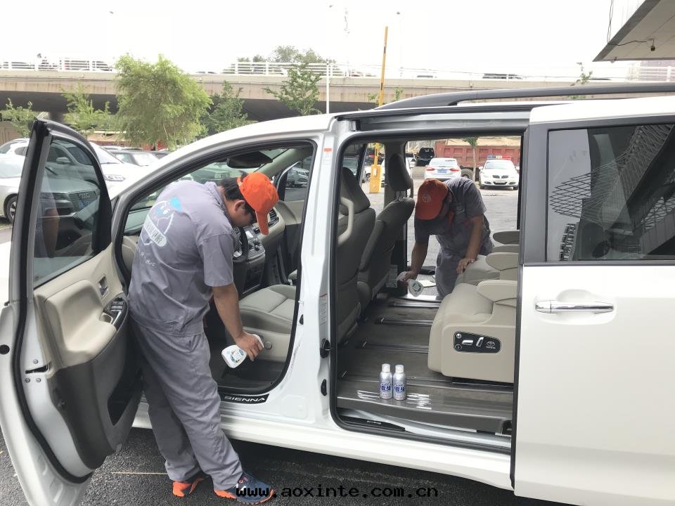 长(cháng)效除醛劑桌(zhuō)椅(yǐ)周围噴涂施工治理(lǐ)