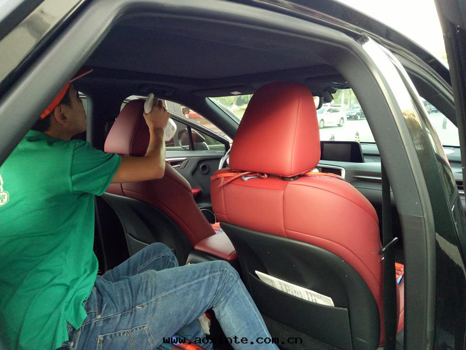 車內(nèi)全(quán)方(fāng)位(wèi)噴涂施工