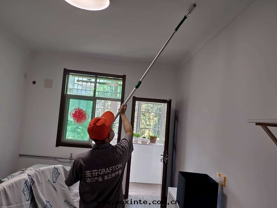 客廳顶面(miàn)滾筒全(quán)方(fāng)位(wèi)施工治理(lǐ)