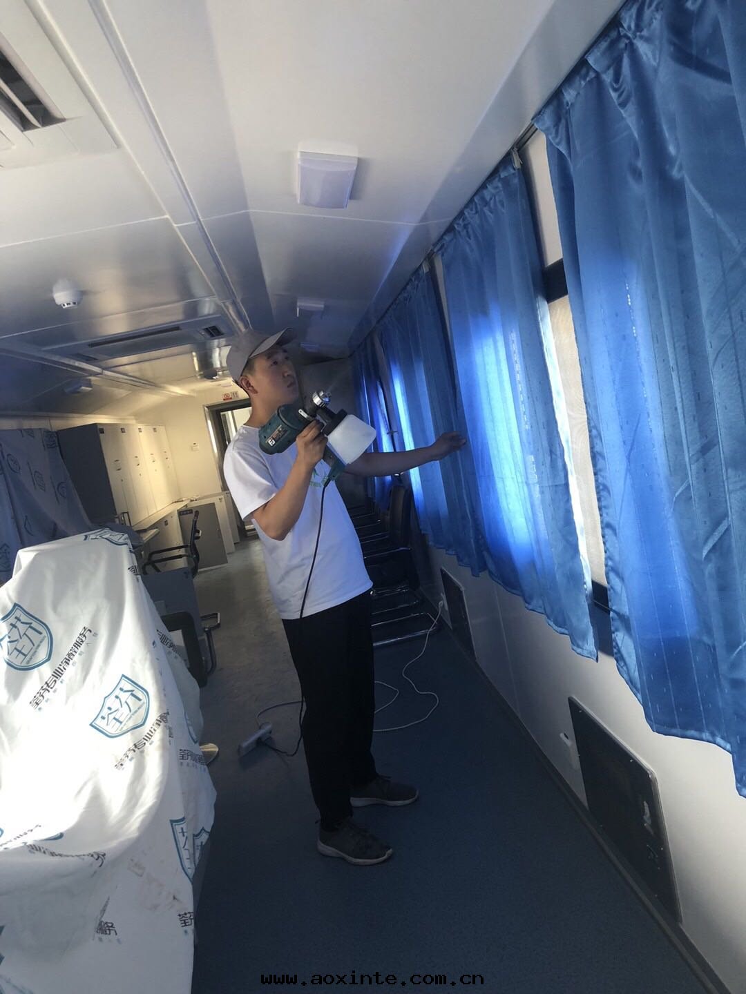 車廂窗(chuāng)帘(lián)窗(chuāng)帘(lián)全(quán)方(fāng)位(wèi)噴塗施工