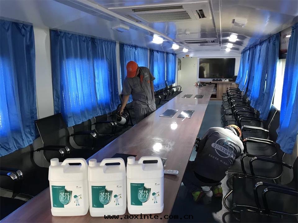車內(nèi)会(huì)議室(shì)座椅全(quán)方(fāng)位(wèi)噴塗施工