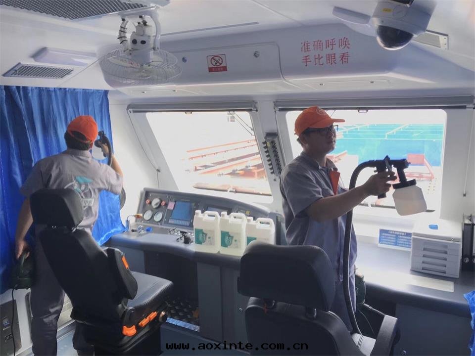 列車駕駛室(shì)全(quán)方(fāng)位(wèi)噴塗治理(lǐ)