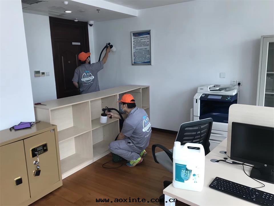 辦(bàn)公(gōng)室(shì)墙面(miàn)全(quán)方(fāng)位(wèi)噴涂治理(lǐ)