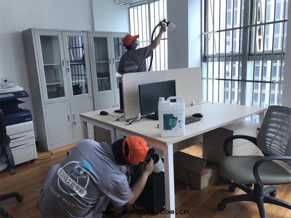 辦(bàn)公(gōng)區(qū)桌(zhuō)椅(yǐ)全(quán)方(fāng)位(wèi)噴涂施工治理(lǐ)