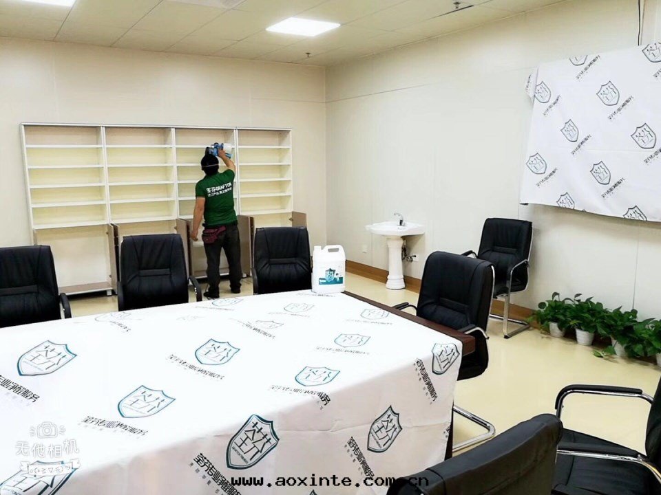 醫院(yuàn)会(huì)議室(shì)櫃子全(quán)方(fāng)位(wèi)噴塗施工