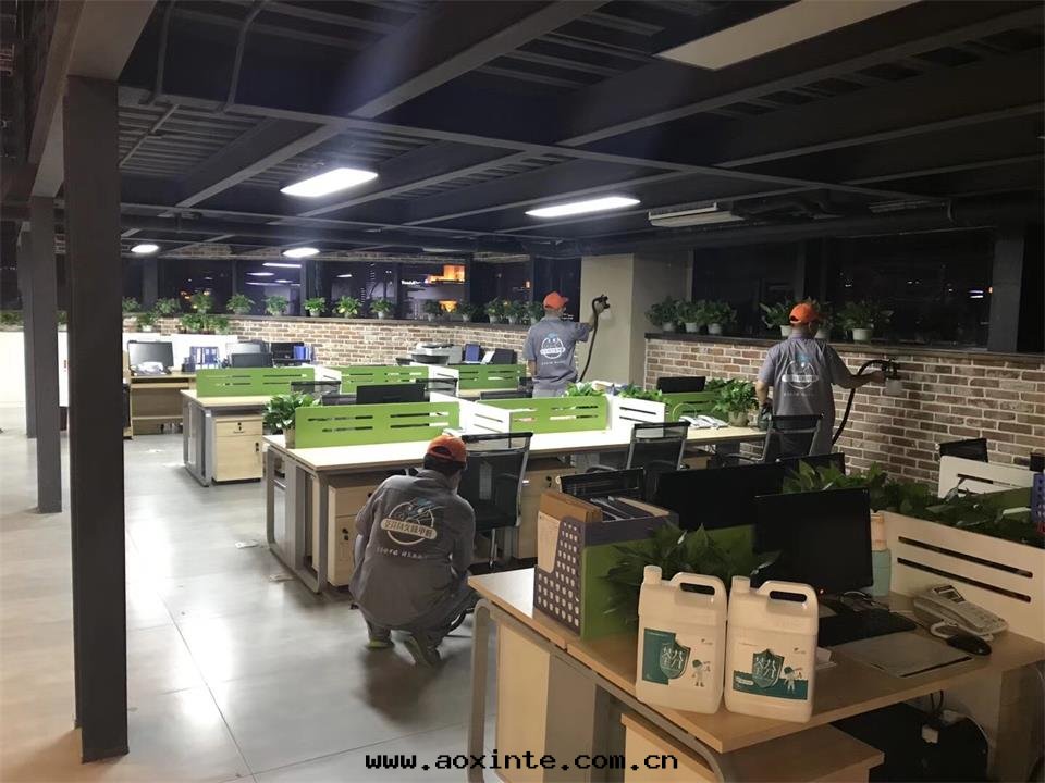 酒(jiǔ)店(diàn)辦(bàn)公(gōng)區(qū)域全(quán)方(fāng)位(wèi)噴塗施工