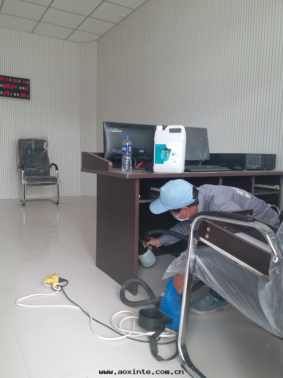 辦(bàn)公(gōng)桌椅全(quán)方(fāng)位(wèi)施工治理(lǐ)