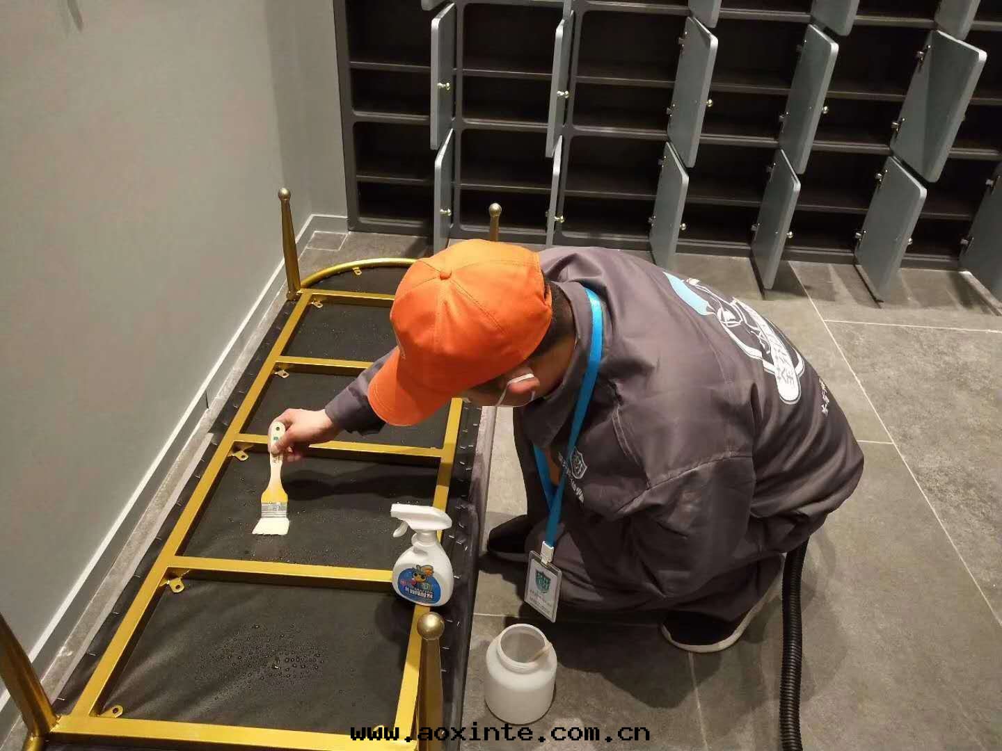 餐桌(zhuō)刷子精细(xì)化(huà)施工治理(lǐ)