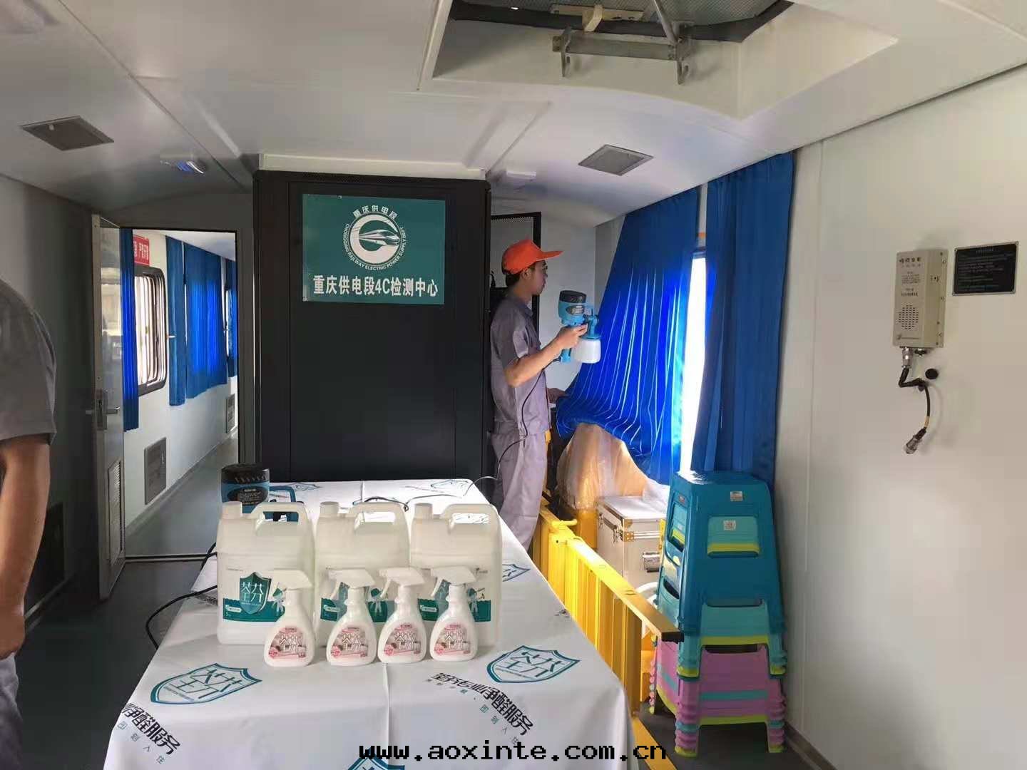 过(guò)道(dào)窗(chuāng)帘(lián)全(quán)方(fāng)位(wèi)噴塗施工治理(lǐ)