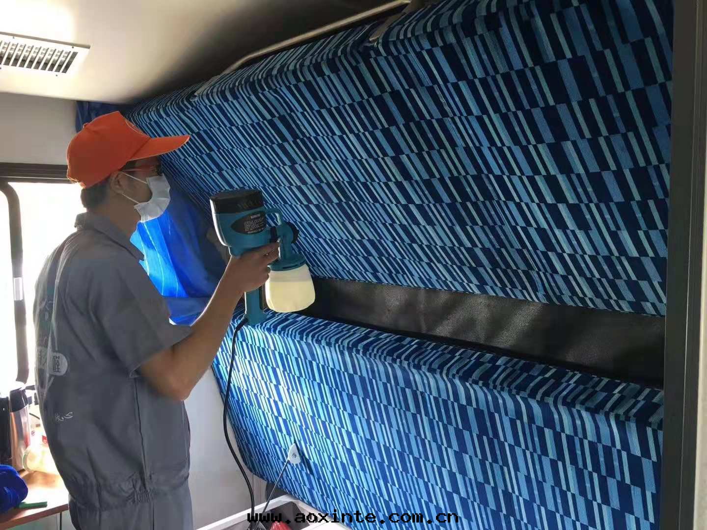 車內(nèi)卧鋪全(quán)方(fāng)位(wèi)噴塗施工治理(lǐ)