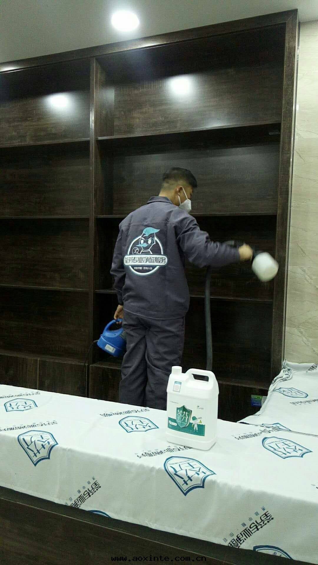 櫃子隔檔全(quán)方(fāng)位(wèi)噴涂施工