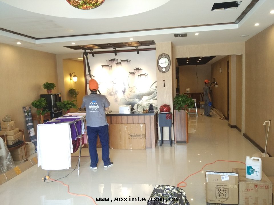 大(dà)廳頂面(miàn)过(guò)道(dào)牆(qiáng)面(miàn)噴塗施工