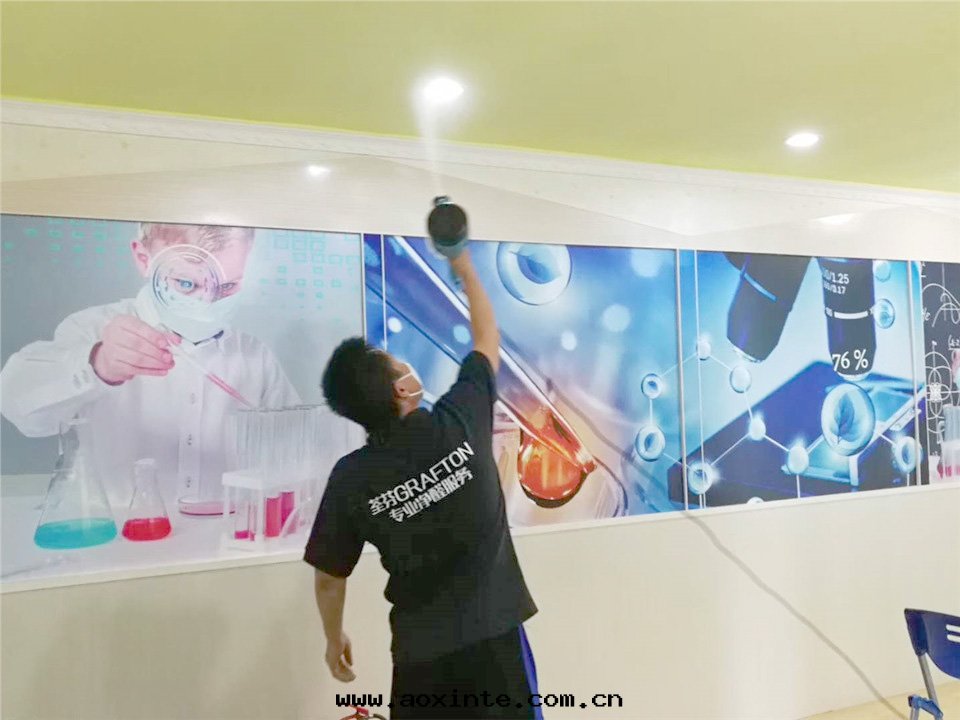 幼兒園(yuán)大(dà)廳頂面(miàn)噴枪施工