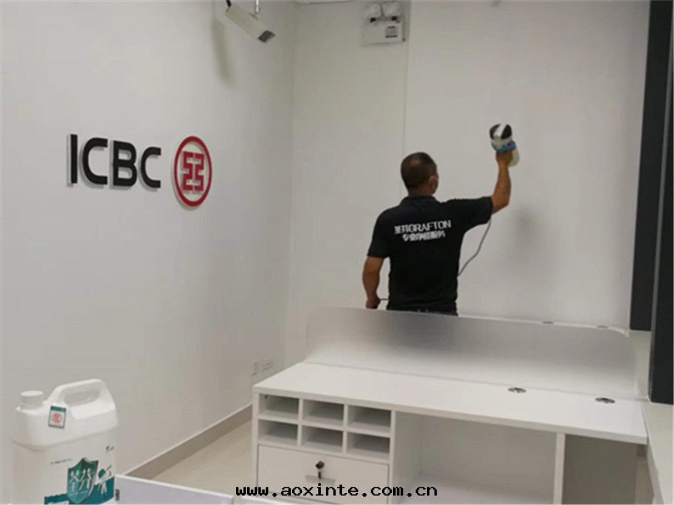 银(yín)行形象(xiàng)墙面(miàn)噴槍全(quán)方(fāng)位(wèi)施工治理(lǐ)