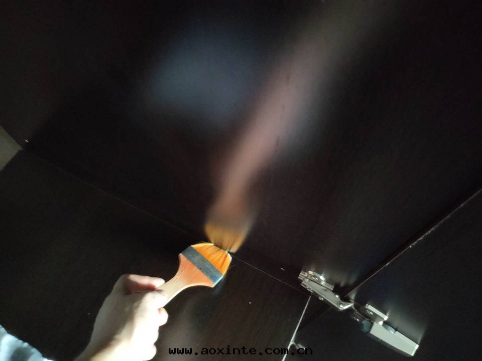 櫃子接縫處(chù)刷子精细(xì)化(huà)治理(lǐ)