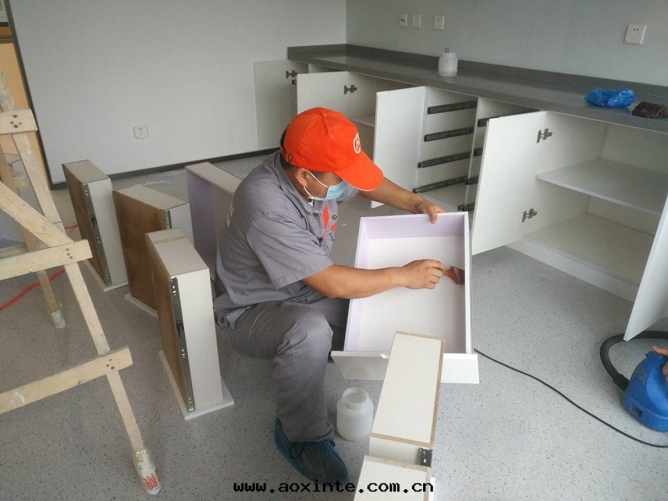 櫃子抽屜刷子精细化(huà)施工治理(lǐ)