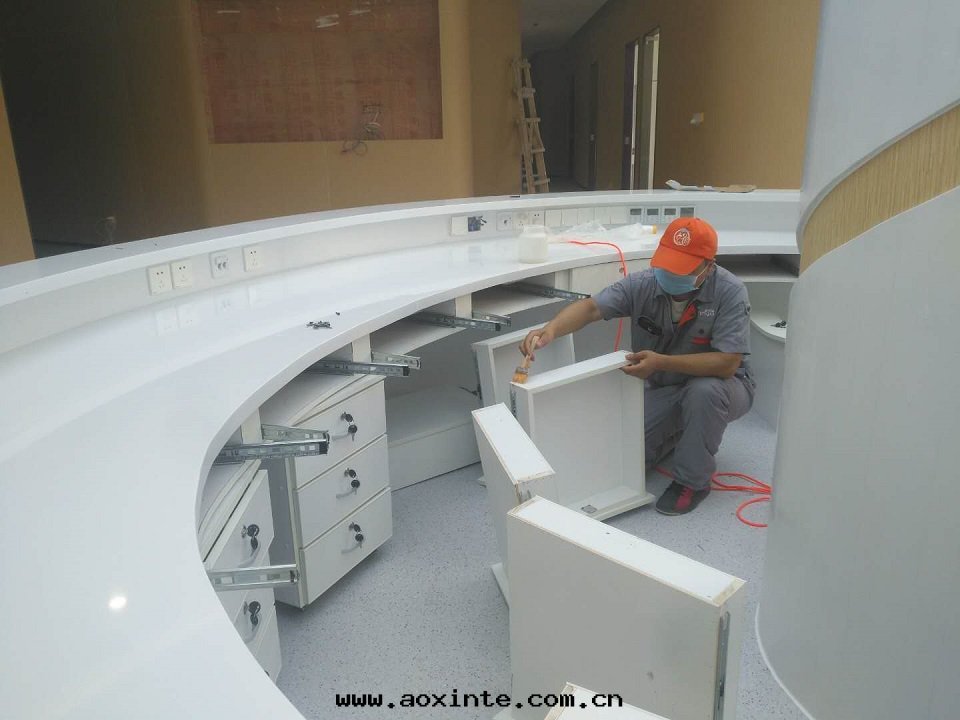 醫院(yuàn)櫃子刷子全(quán)方(fāng)位(wèi)塗抹施工