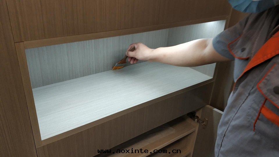 櫃子接縫處(chù)刷子精细(xì)化(huà)施工治理(lǐ)