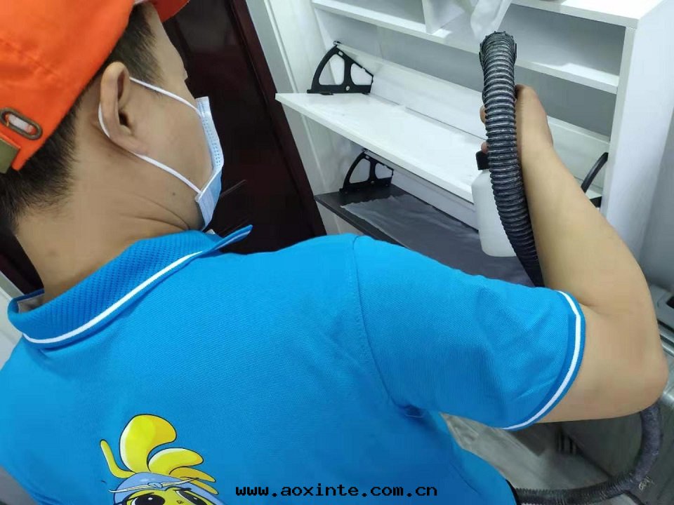 木(mù)櫃噴槍全(quán)方(fāng)位(wèi)施工治理(lǐ)甲醛