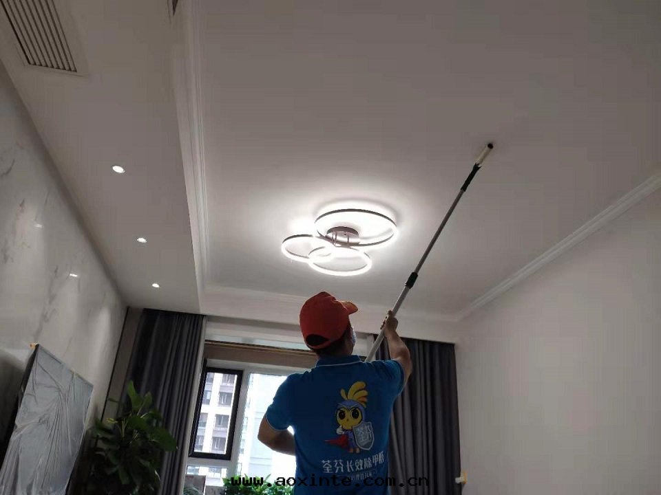 客廳顶面(miàn)滾筒全(quán)方(fāng)位(wèi)施工治理(lǐ)