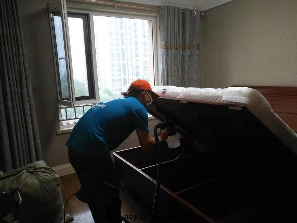 卧室(shì)床(chuáng)架全(quán)方(fāng)位(wèi)噴涂施工