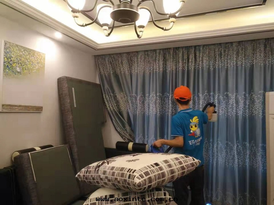 客廳窗帘(lián)布(bù)藝全(quán)方(fāng)位(wèi)噴涂甲醛治理(lǐ)