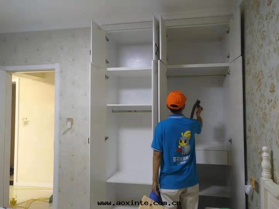 卧室(shì)衣(yī)櫃全(quán)方(fāng)位(wèi)噴涂施工治理(lǐ)