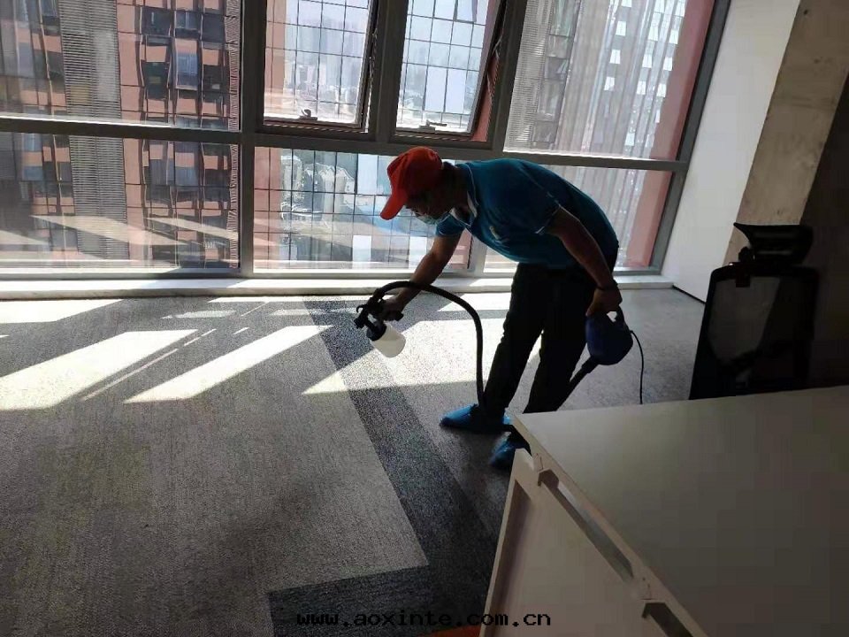 辦(bàn)公(gōng)室(shì)地(dì)毯全(quán)方(fāng)位(wèi)噴涂治理(lǐ)甲醛