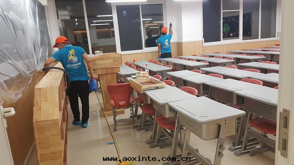 教室(shì)全(quán)方(fāng)位(wèi)噴涂施工治理(lǐ)甲醛