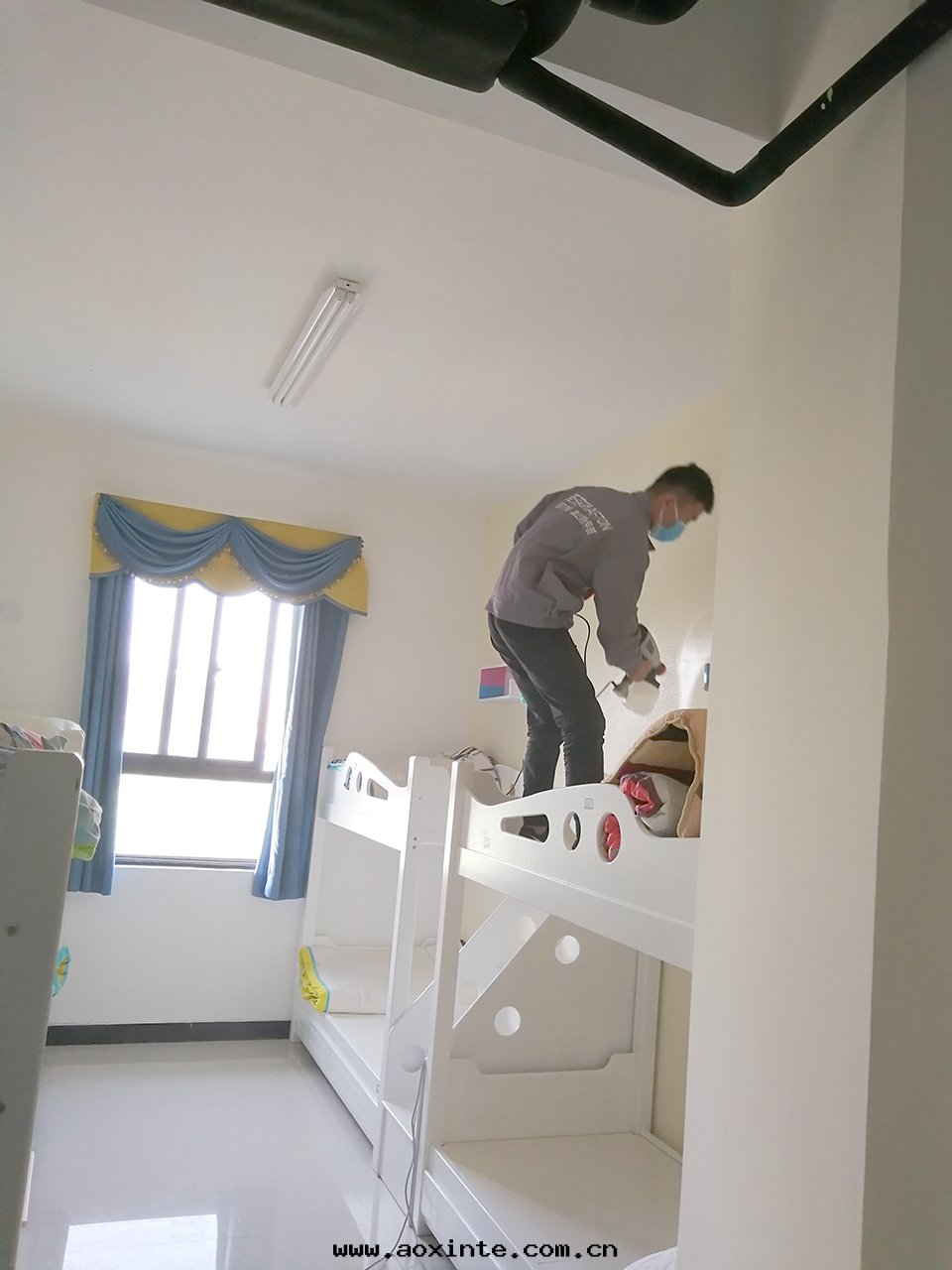 小朋友架子床全(quán)方(fāng)位(wèi)噴塗治理(lǐ)甲醛