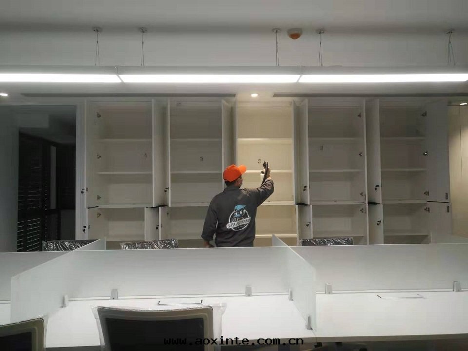 櫃子隔檔全(quán)方(fāng)位(wèi)噴涂治理(lǐ)甲醛