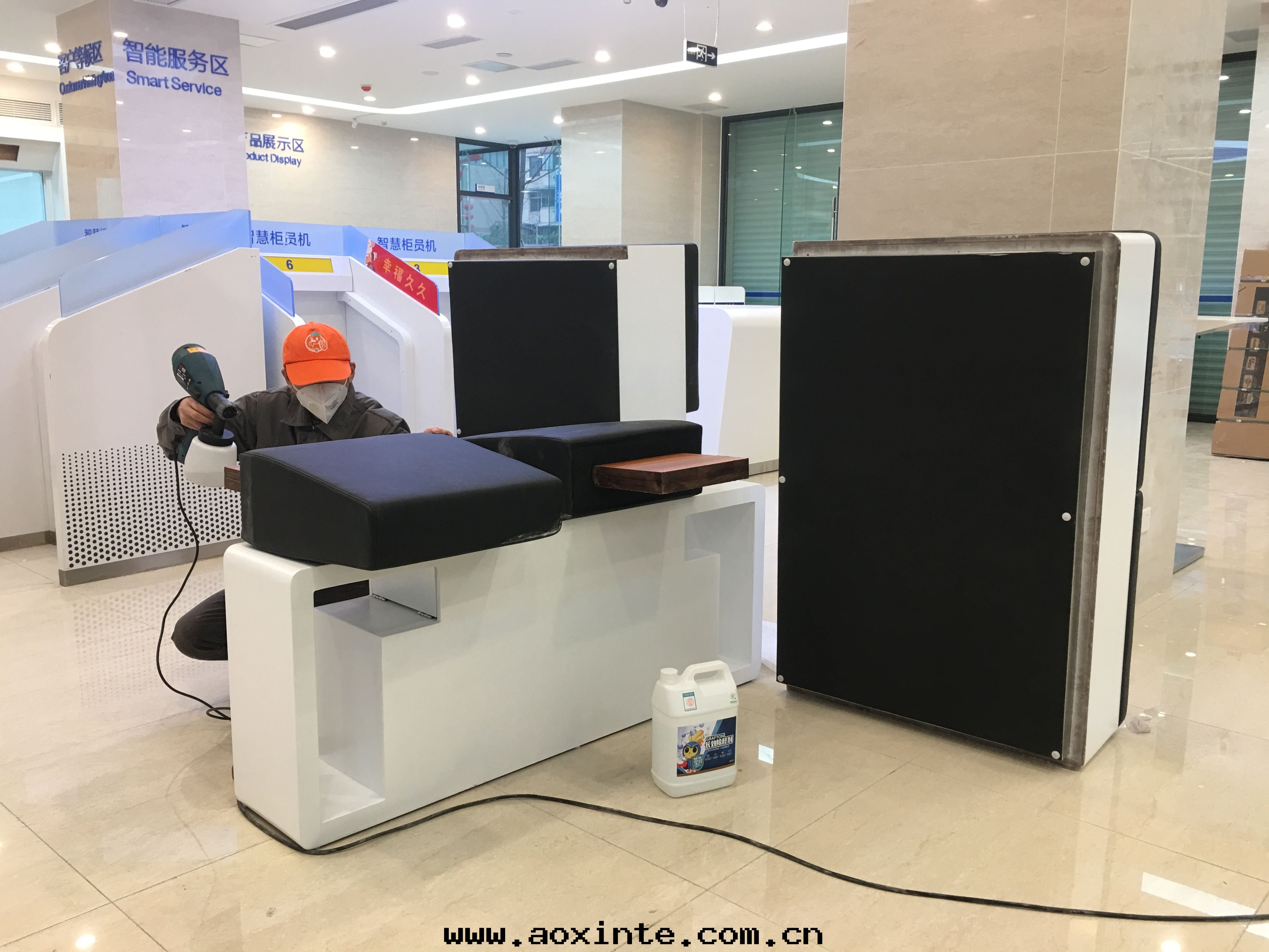 银(yín)行沙(shā)發(fà)垫(diàn)子全(quán)方(fāng)位(wèi)噴涂治理(lǐ)