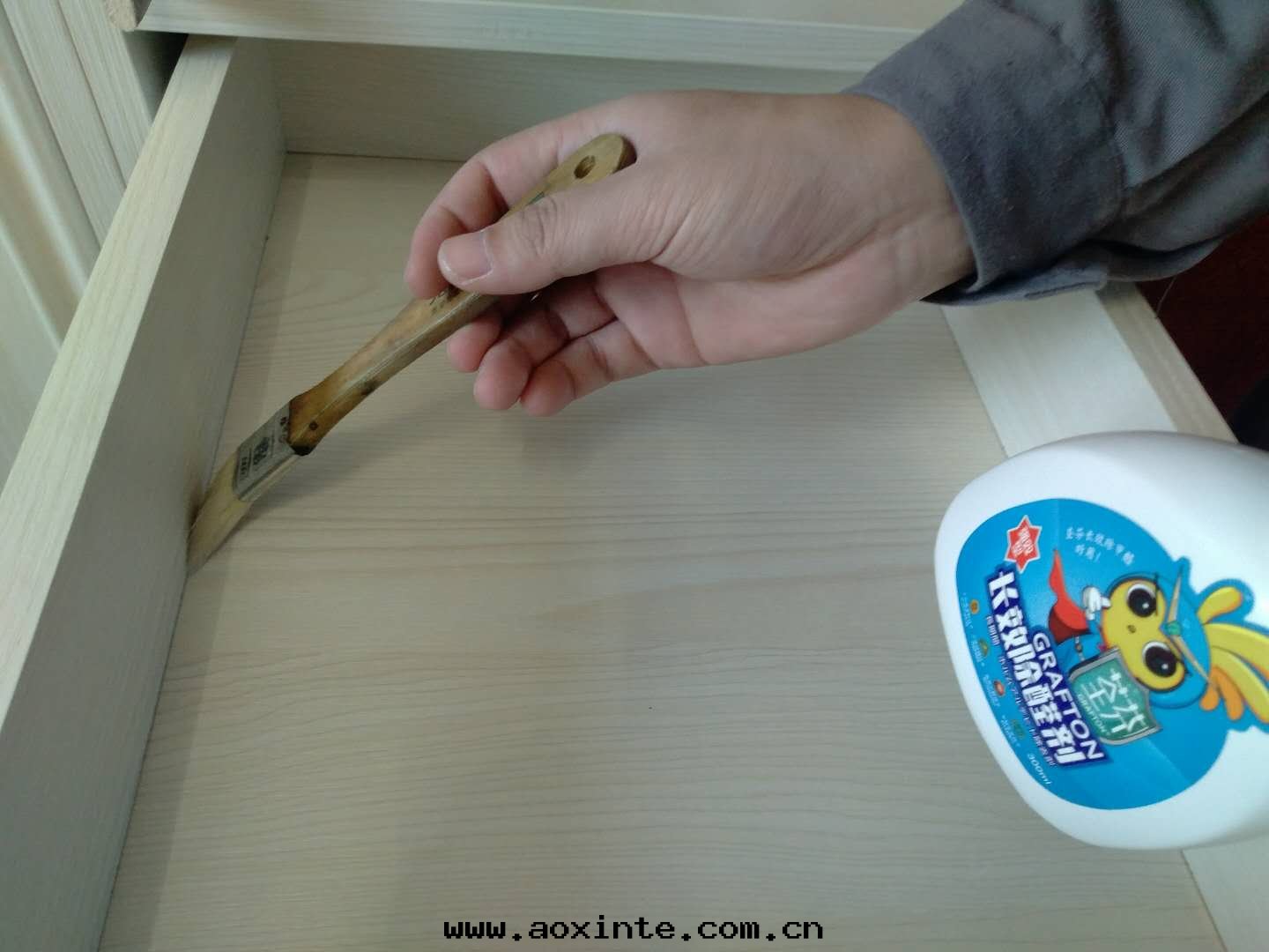 櫃子抽屜刷子精细(xì)化(huà)施工