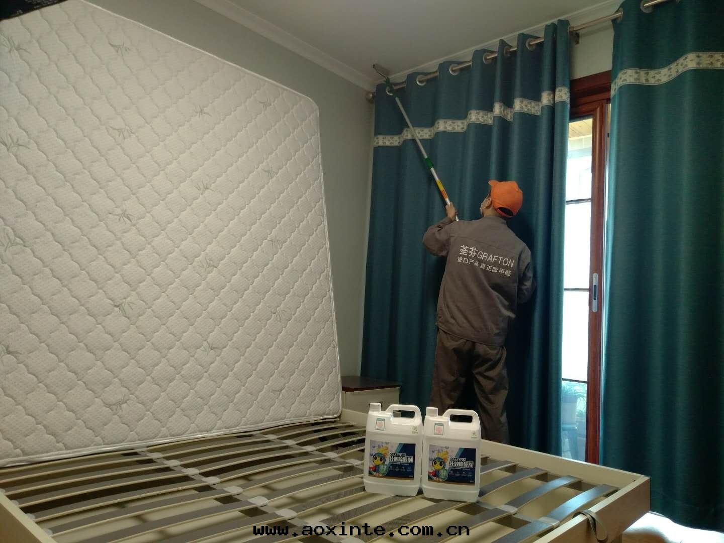 卧室(shì)顶面(miàn)滾筒全(quán)方(fāng)位(wèi)施工治理(lǐ)