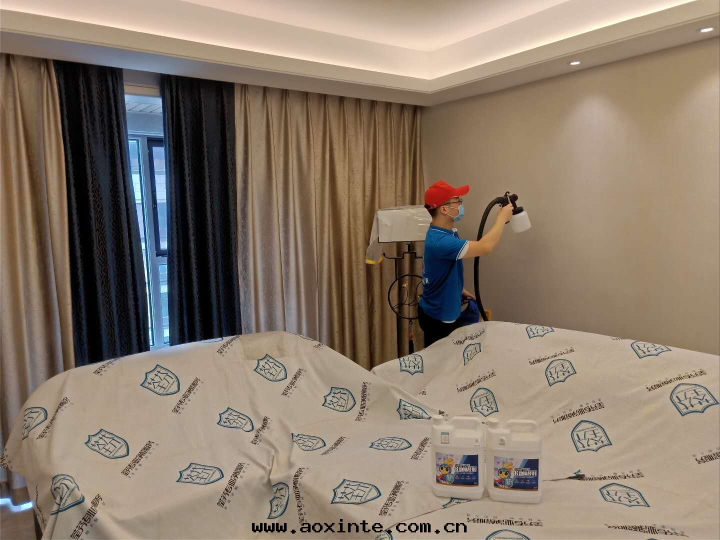 卧室(shì)墙面(miàn)壁(bì)紙(zhǐ)全(quán)方(fāng)位(wèi)噴涂治理(lǐ)甲醛