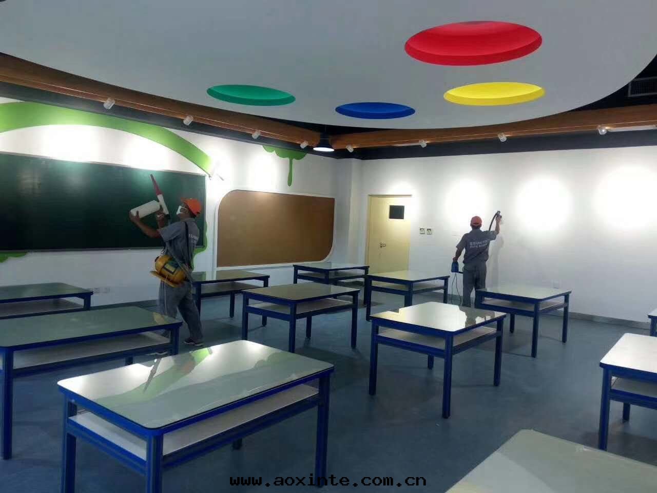 教室(shì)墙面(miàn)顶面(miàn)桌(zhuō)椅(yǐ)噴槍全(quán)方(fāng)位(wèi)施工治理(lǐ)