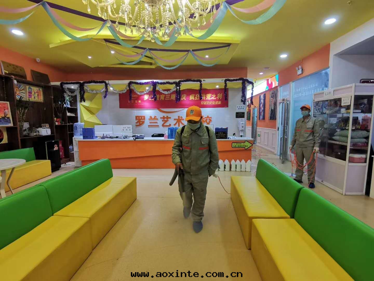 沙(shā)發(fà)桌椅噴枪消毒殺菌