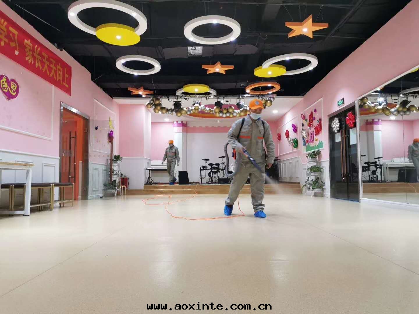 各(gè)个(gè)教室(shì)消毒殺菌施工