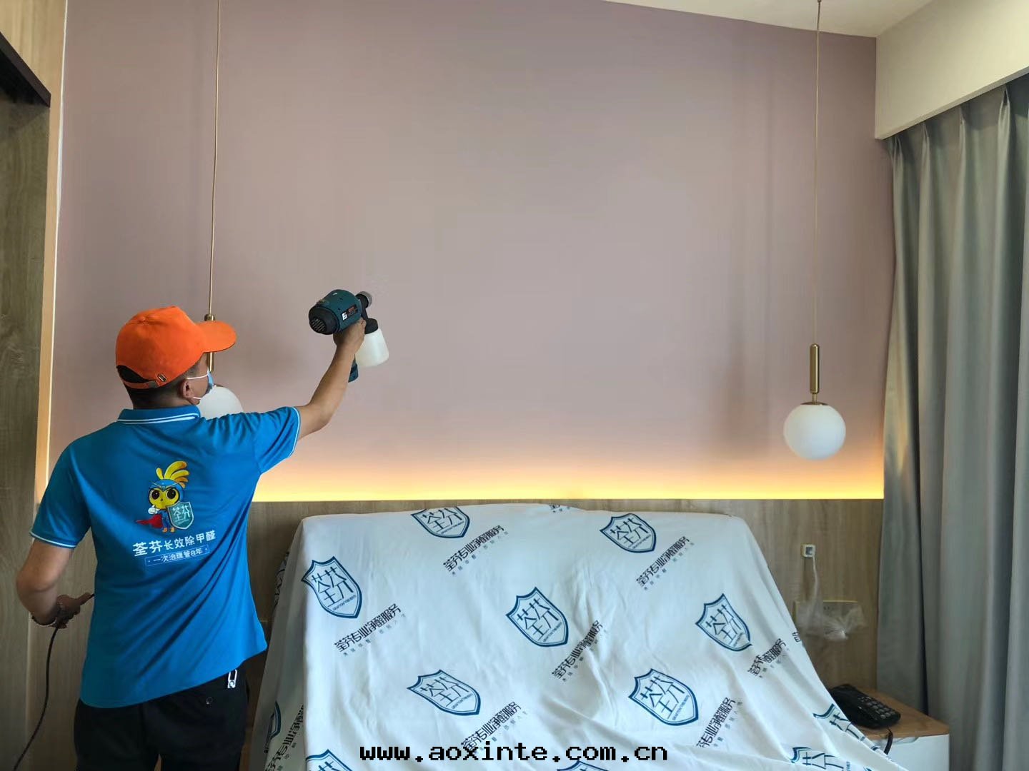 房(fáng)間(jiān)全(quán)方(fāng)位(wèi)噴塗治理(lǐ)甲醛