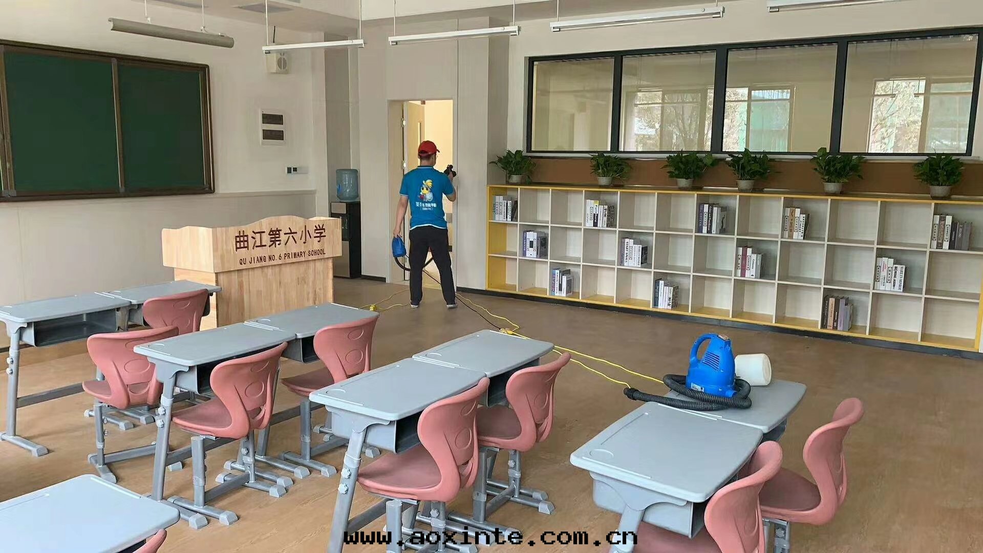 教室(shì)全(quán)方(fāng)位(wèi)噴涂施工治理(lǐ)