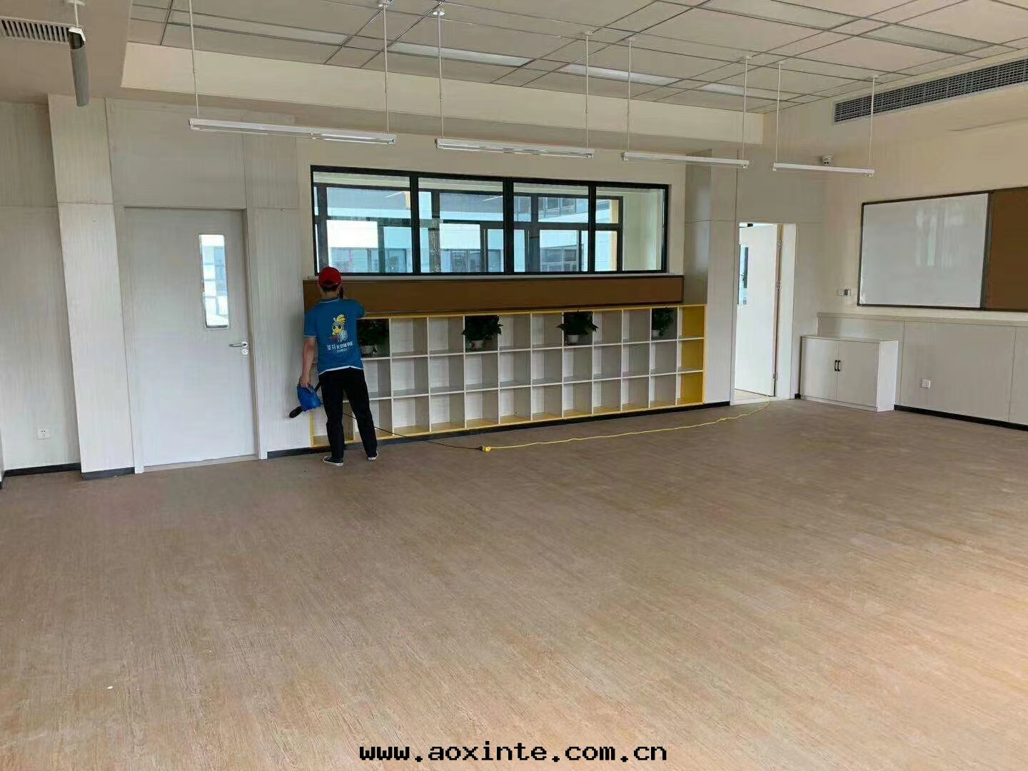 教室(shì)噴涂治理(lǐ)甲醛