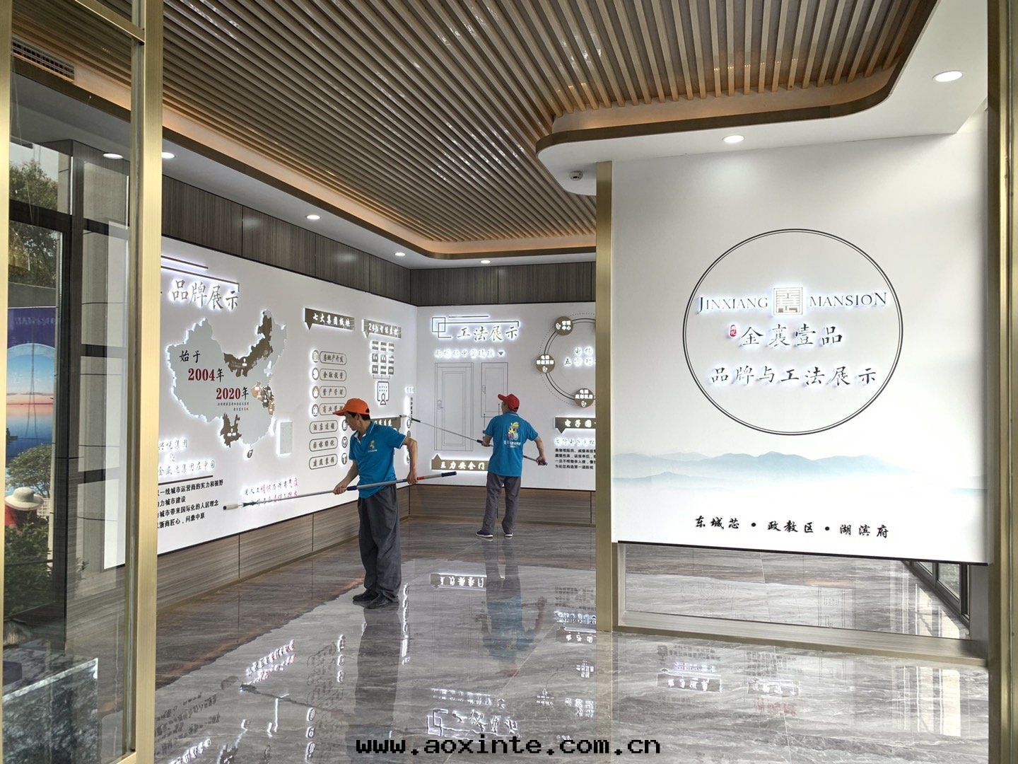 公(gōng)司形象(xiàng)墙滾筒施工治理(lǐ)