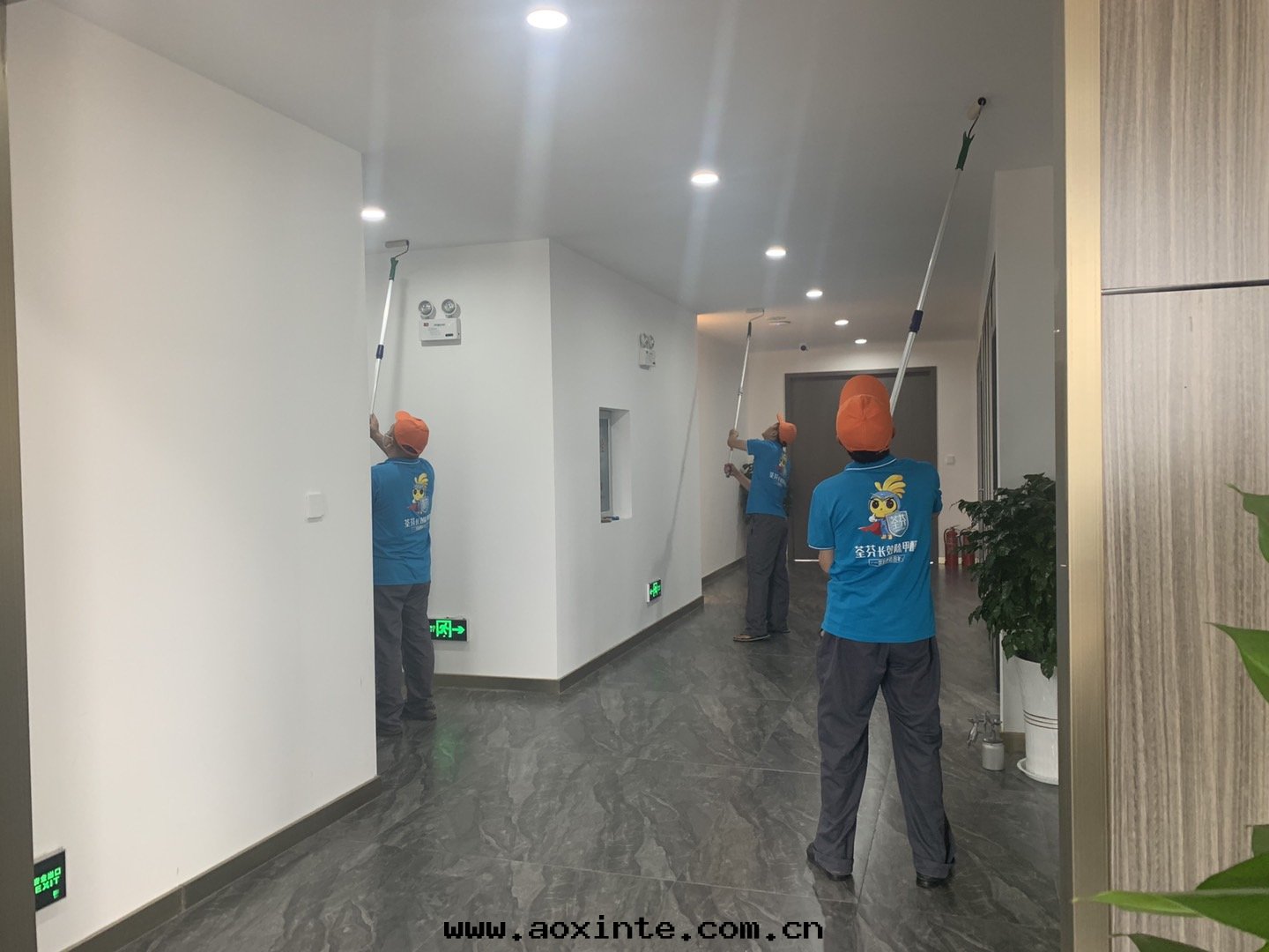 辦(bàn)公(gōng)过(guò)道(dào)顶面(miàn)全(quán)方(fāng)位(wèi)施工治理(lǐ)甲醛