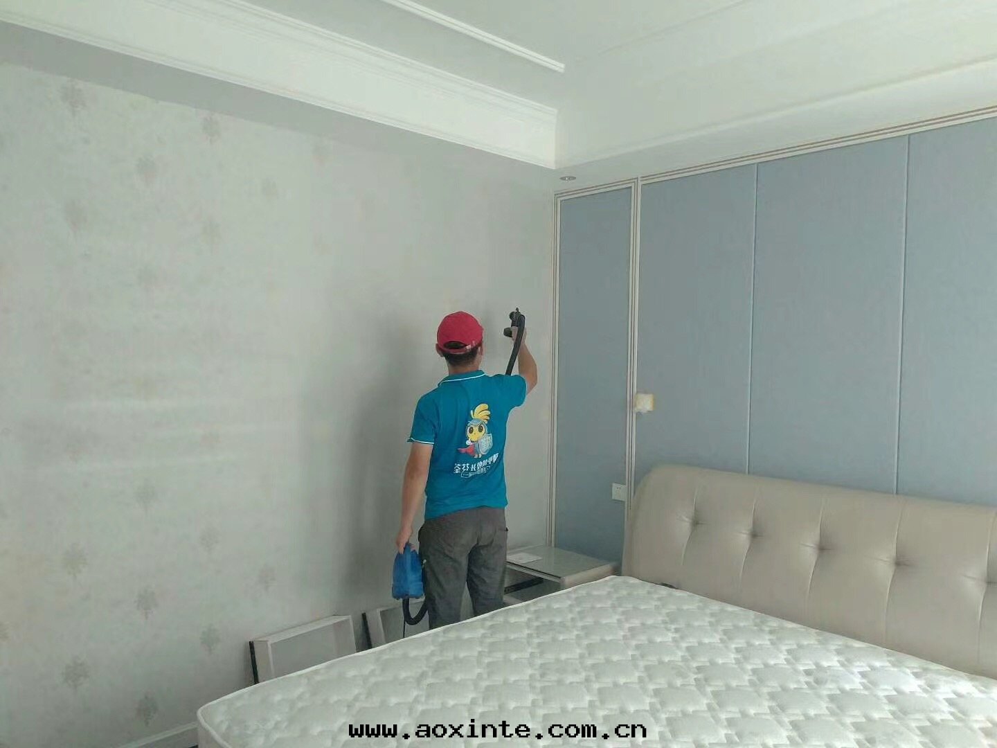 新(xīn)房(fáng)裝(zhuāng)修壁(bì)紙(zhǐ)除甲醛