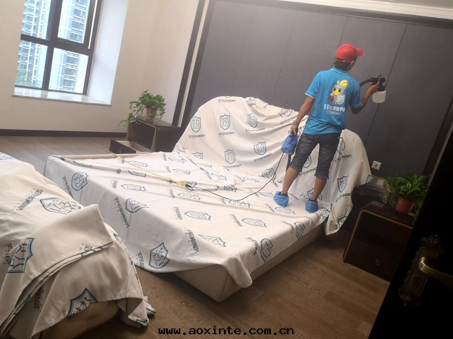 新(xīn)房(fáng)裝(zhuāng)修壁(bì)紙(zhǐ)除甲醛