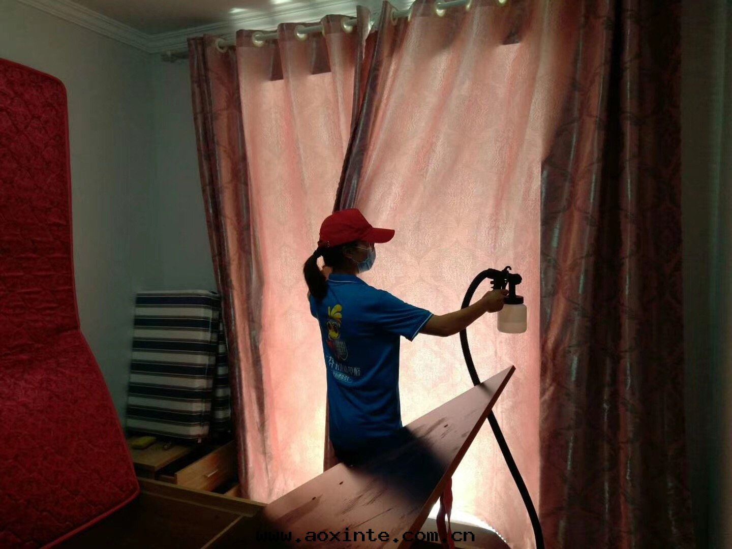 窗帘(lián)除甲醛施工
