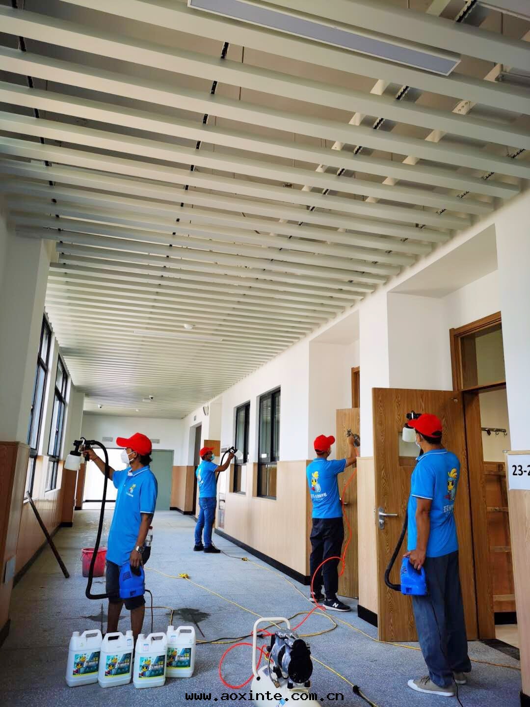 教室(shì)过(guò)道(dào)牆(qiáng)面(miàn)噴塗治理(lǐ)甲醛