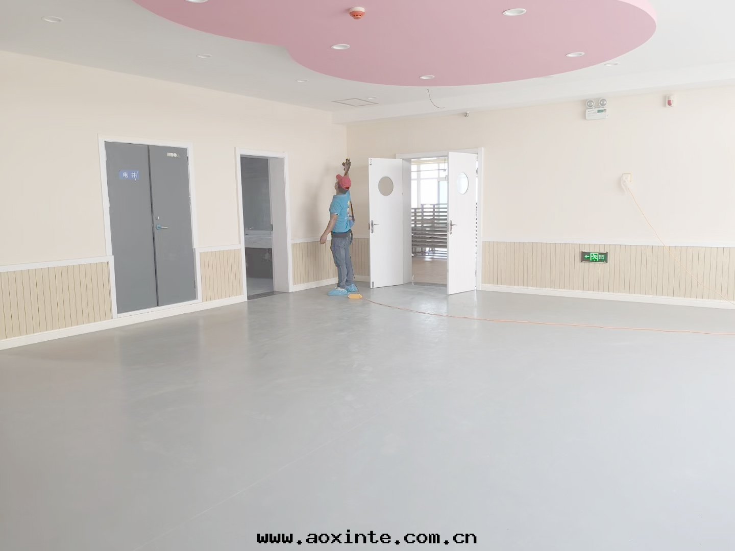 教室(shì)牆(qiáng)面(miàn)頂面(miàn)噴枪治理(lǐ)甲醛