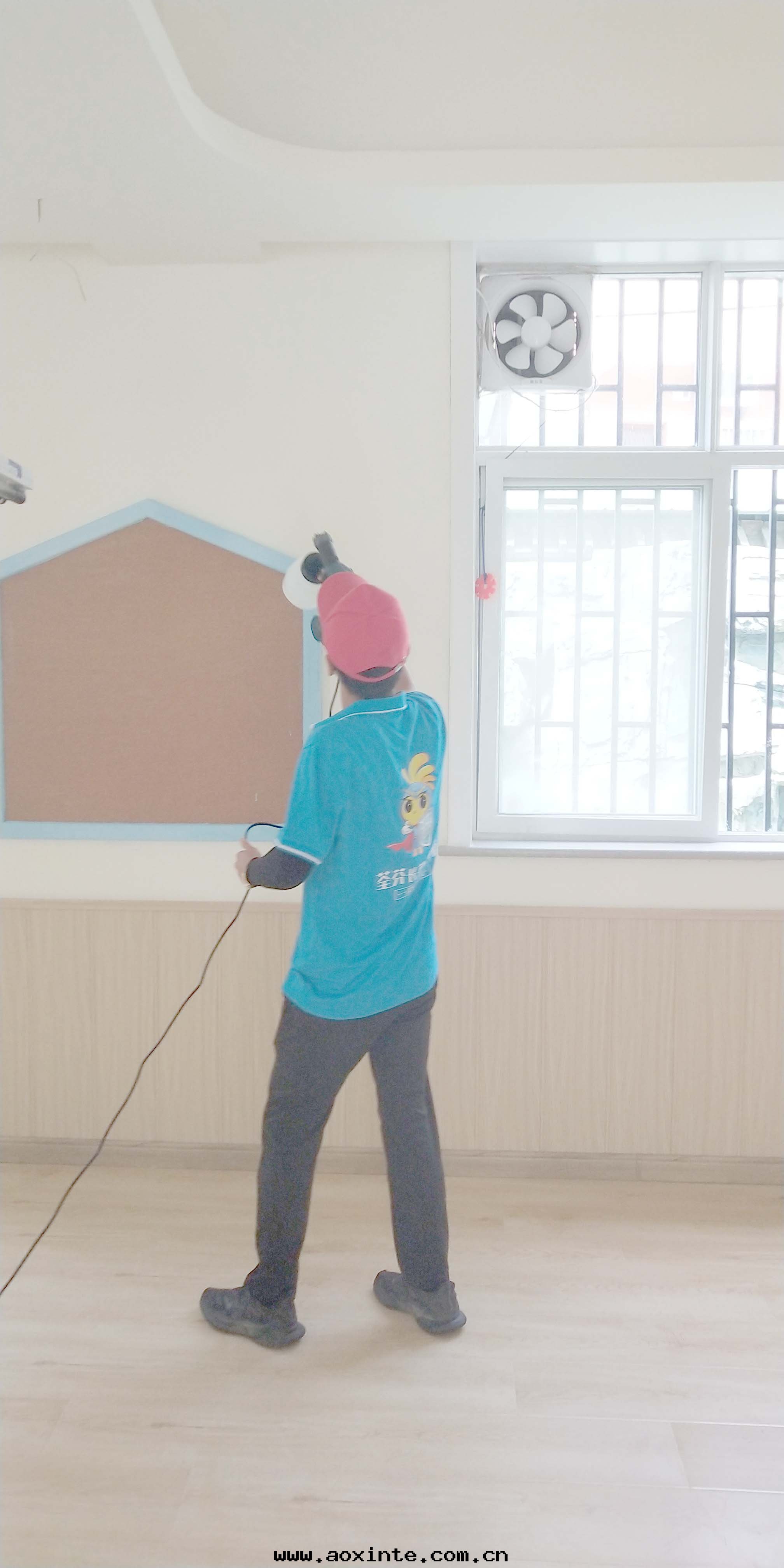 教室(shì)墙面(miàn)顶面(miàn)噴槍施工治理(lǐ)甲醛